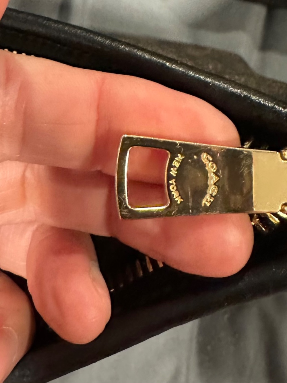 COACH Laurel Shoulder Bag In Signature Canvas - Picture 2 of 7